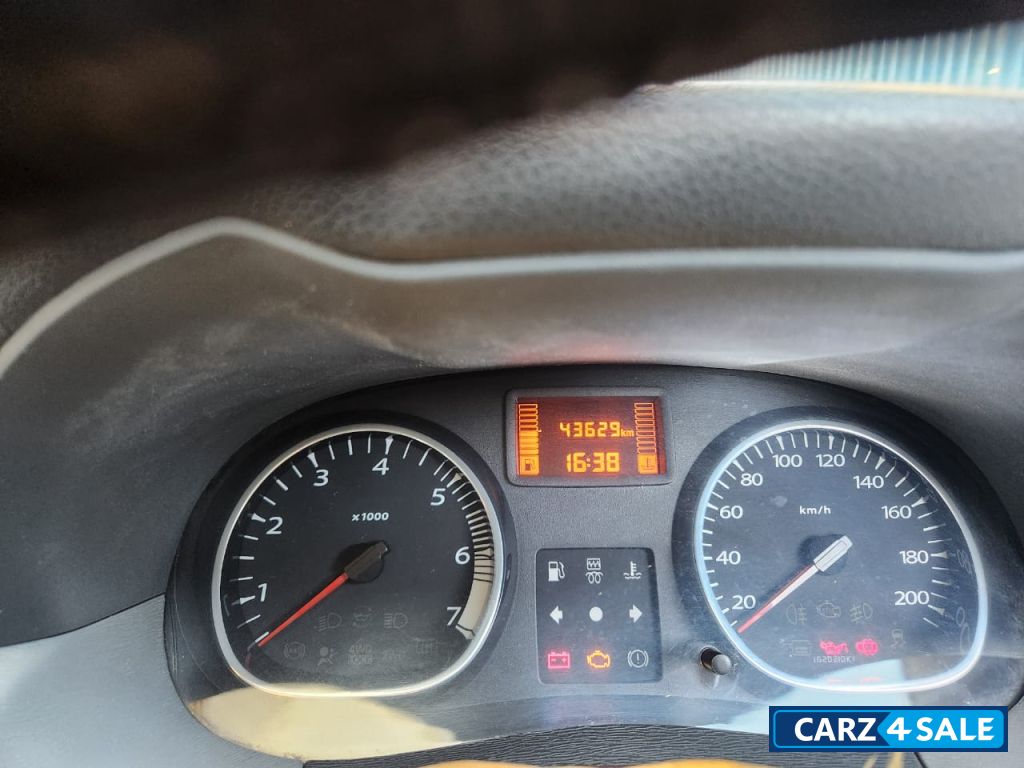 Pearl Black Renault Duster RXL Adventure