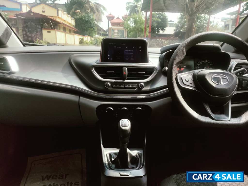 Tata Altroz XT