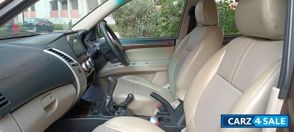 Earth Brown Mitsubishi Pajero Pajero Sports 4x4