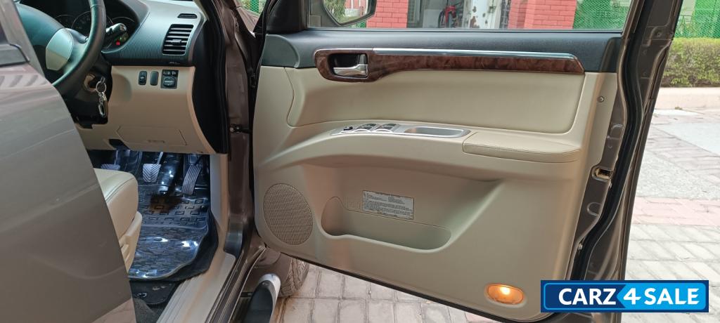 Earth Brown Mitsubishi Pajero Pajero Sports 4x4