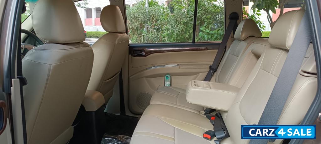 Earth Brown Mitsubishi Pajero Pajero Sports 4x4