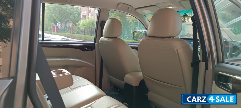 Earth Brown Mitsubishi Pajero Pajero Sports 4x4