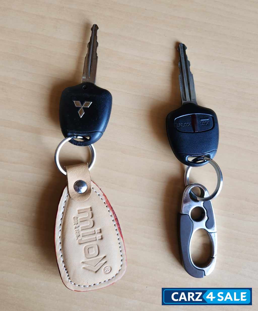 Earth Brown Mitsubishi Pajero Pajero Sports 4x4