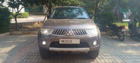 Earth Brown Mitsubishi Pajero Pajero Sports 4x4