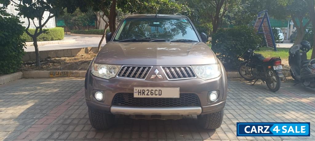 Earth Brown Mitsubishi Pajero Pajero Sports 4x4