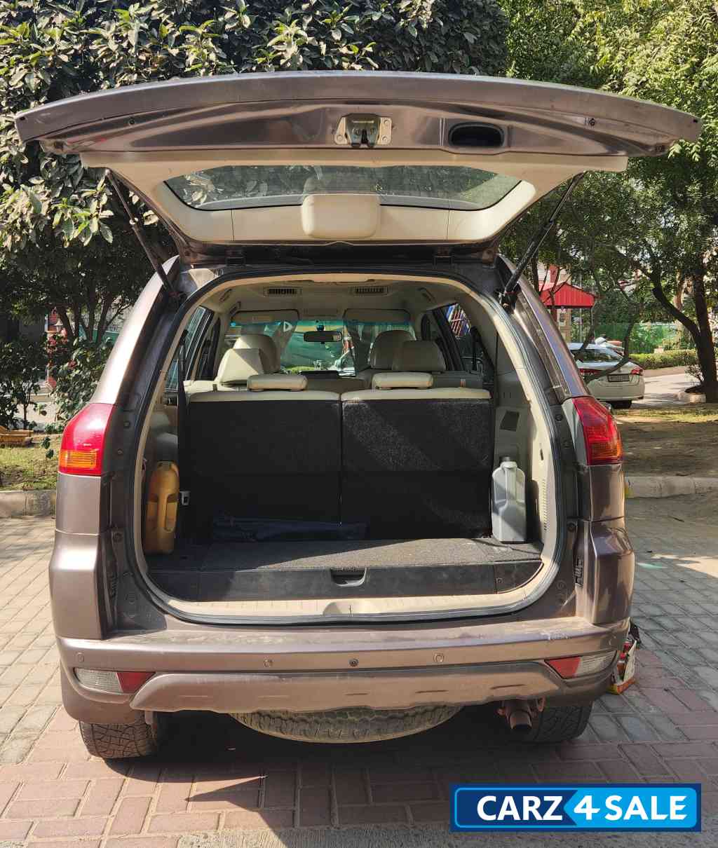 Earth Brown Mitsubishi Pajero Pajero Sports 4x4