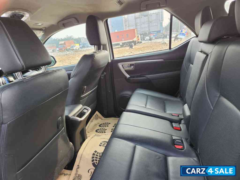 Toyota Fortuner 2.7 MT Petrol