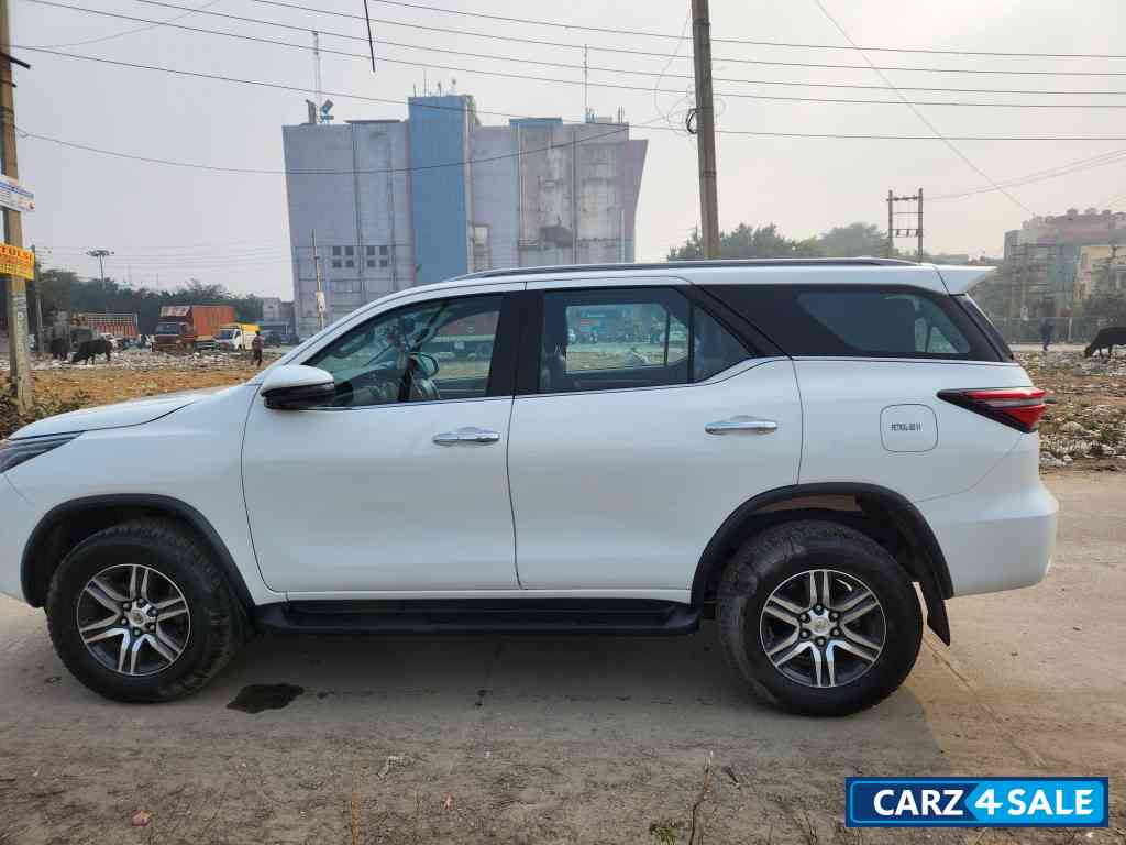 Toyota Fortuner 2.7 MT Petrol