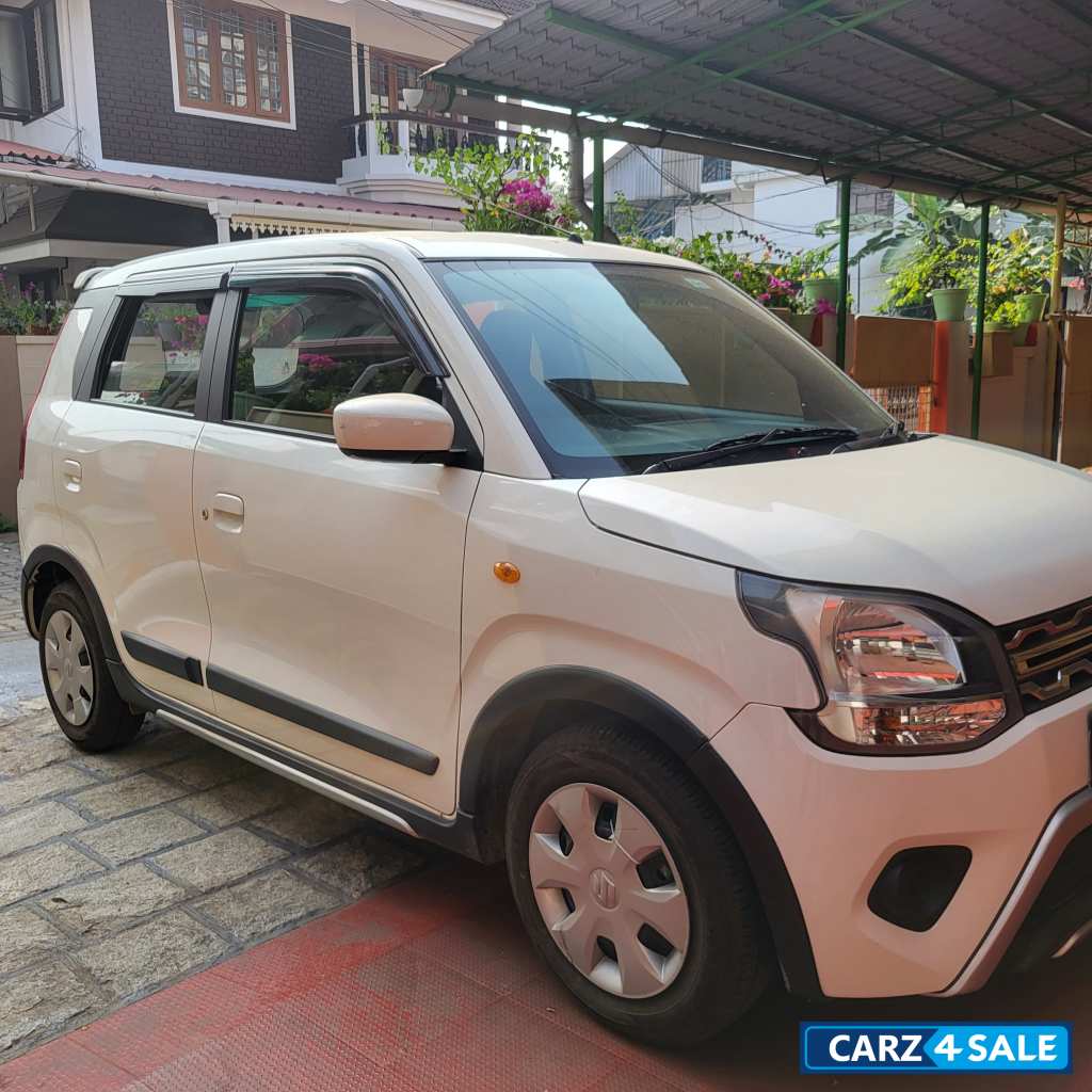 Superior White Maruti Suzuki Wagon R Vxi