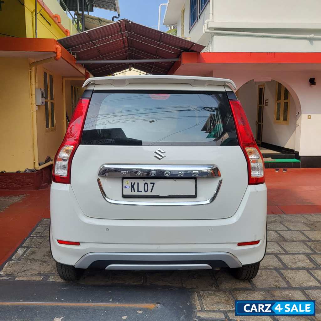 Superior White Maruti Suzuki Wagon R Vxi