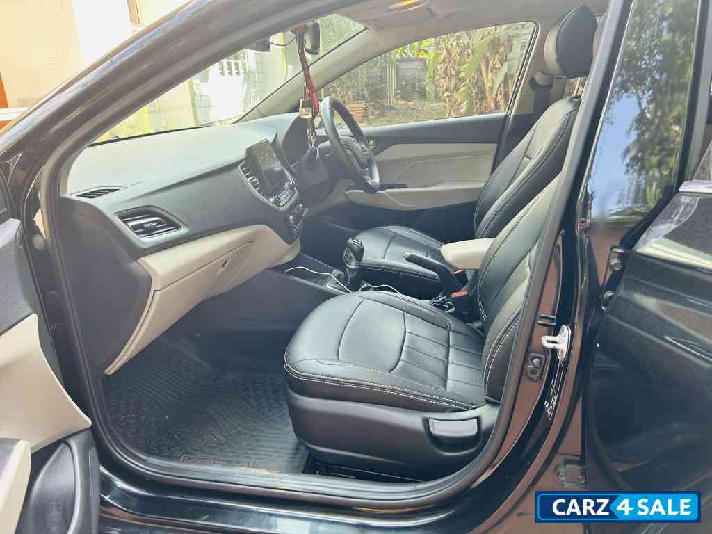 Black Hyundai Verna SX