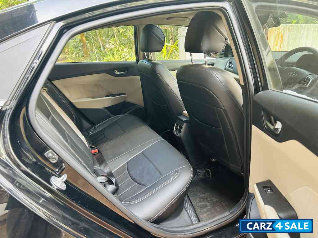 Black Hyundai Verna SX