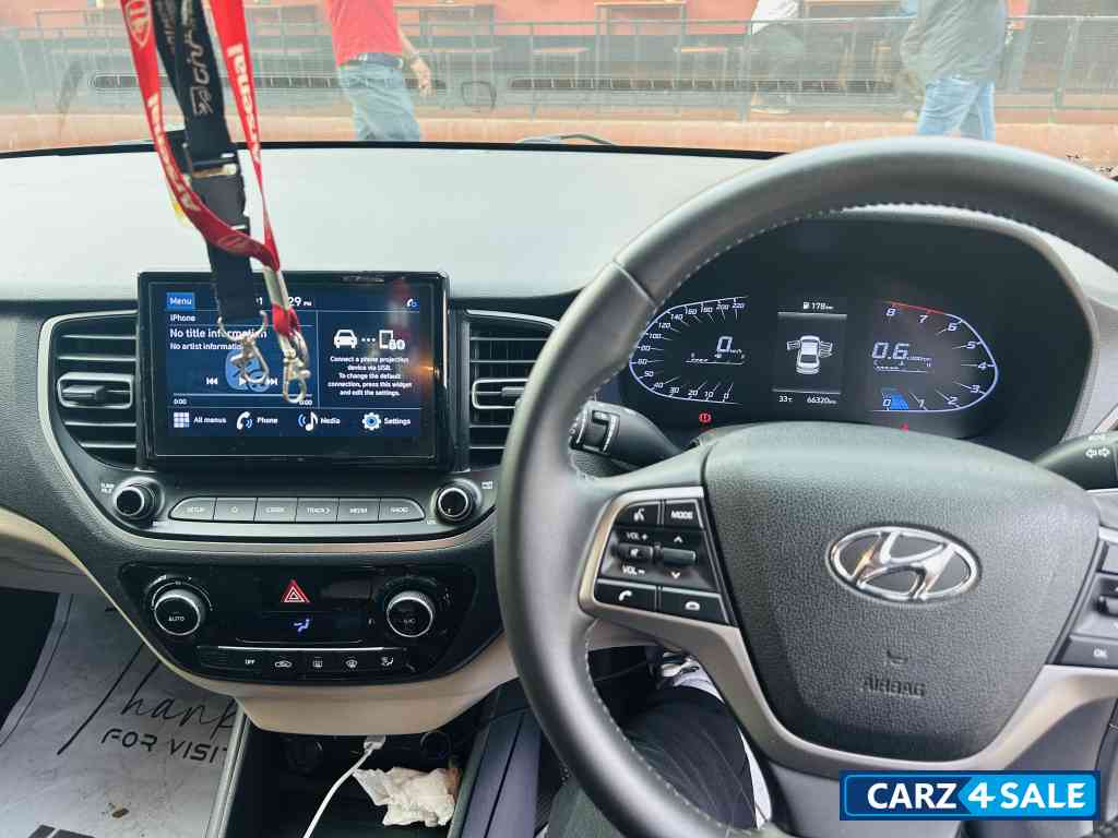 Black Hyundai Verna SX