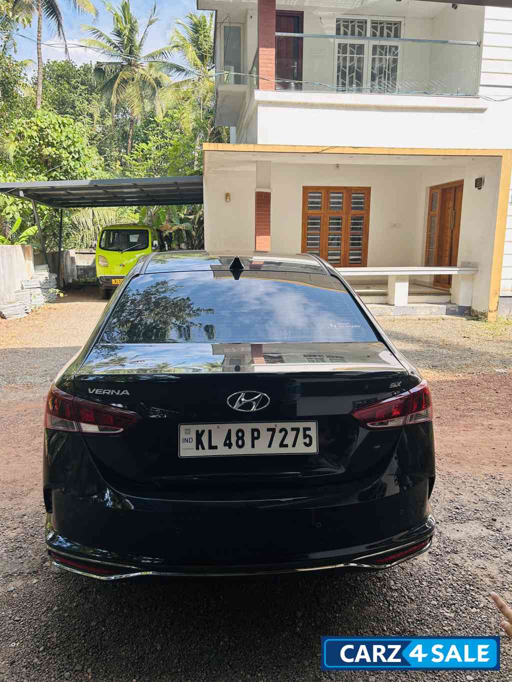 Black Hyundai Verna SX