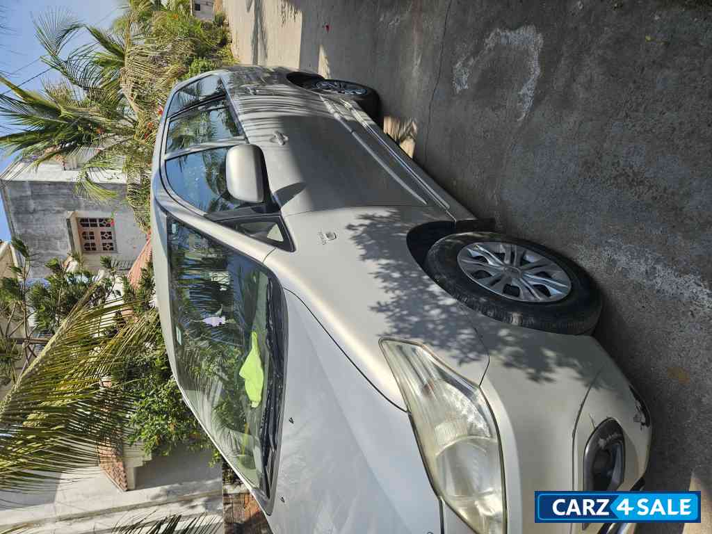 Silver Toyota Innova 2.5gx Silver Toyota Innova 2.5gx