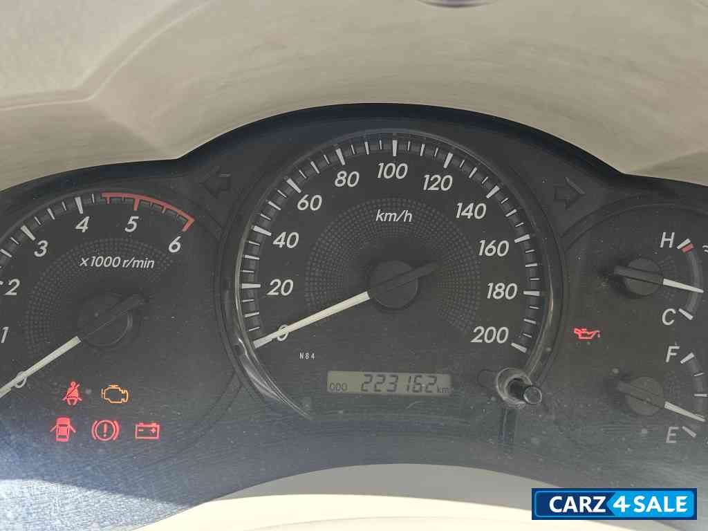 Silver Toyota Innova 2.5gx Silver Toyota Innova 2.5gx