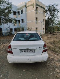 White Hyundai Accent CNG