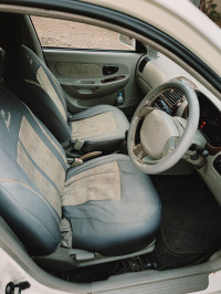 White Hyundai Accent CNG