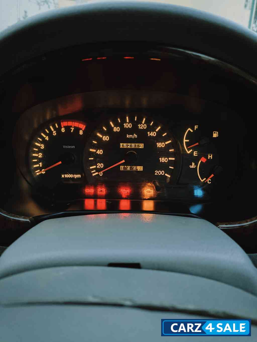 White Hyundai Accent CNG