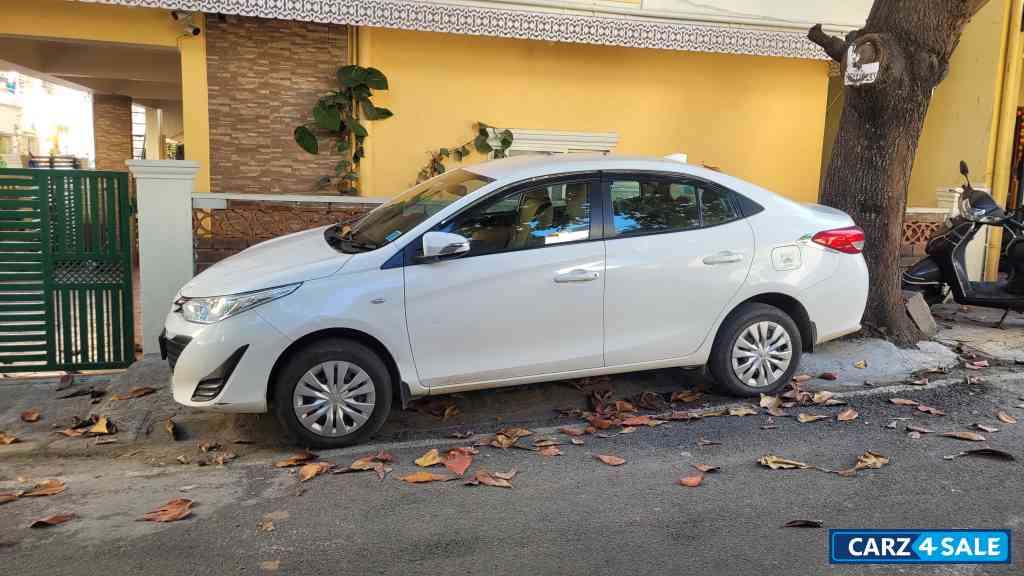 White Toyota Yaris J