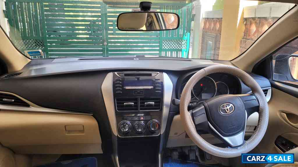 White Toyota Yaris J