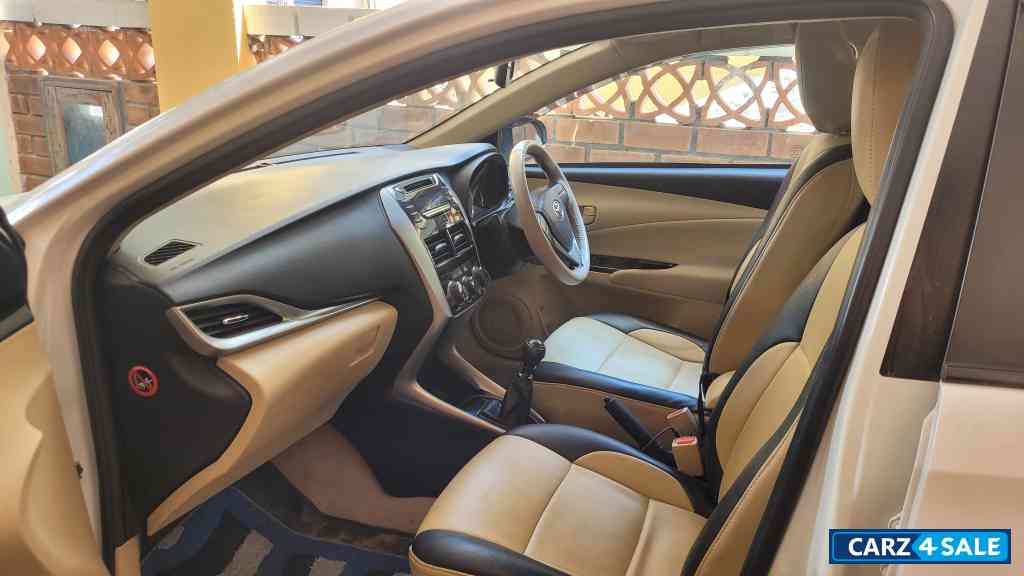 White Toyota Yaris J