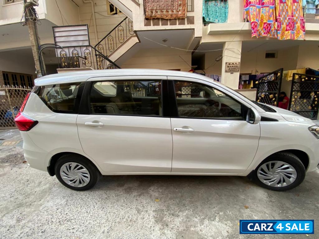 Pearl Arctic White Maruti Suzuki Ertiga VXICNG