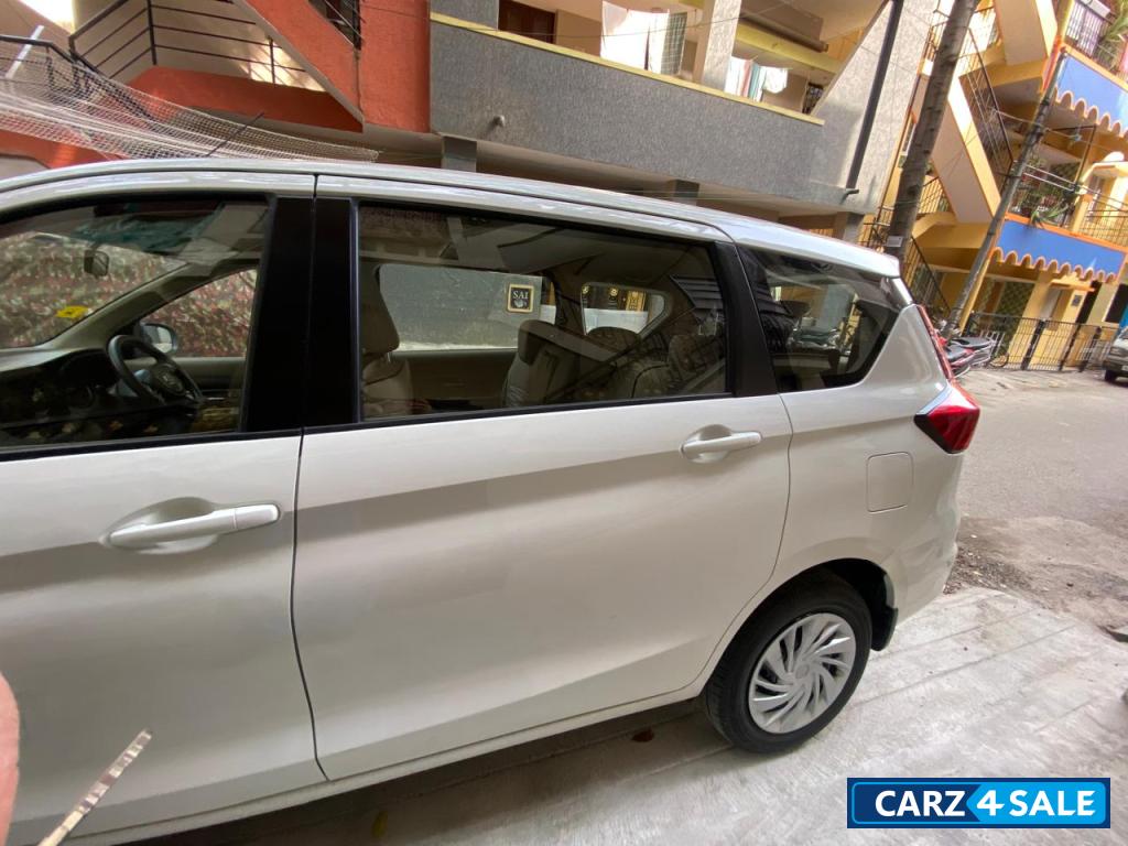 Pearl Arctic White Maruti Suzuki Ertiga VXICNG