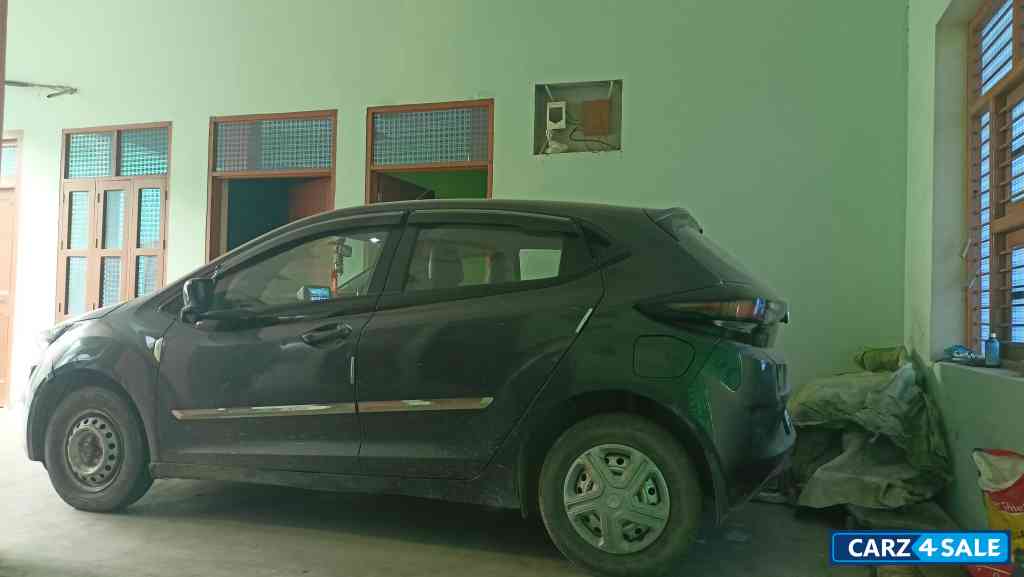 Tata Altroz XE Tata Altroz XE