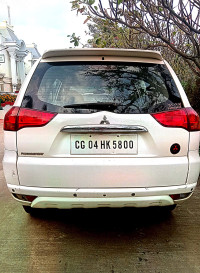 White Mitsubishi Pajero 2.5 AT anniversary edition 4*4