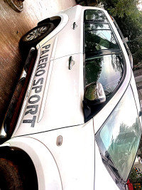 White Mitsubishi Pajero 2.5 AT anniversary edition 4*4