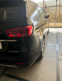 Black Pearl Kia Carnival Limousine auto