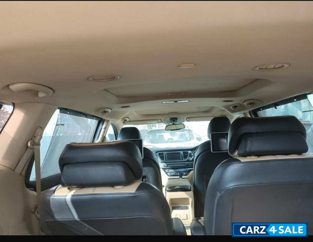 Black Pearl Kia Carnival Limousine auto