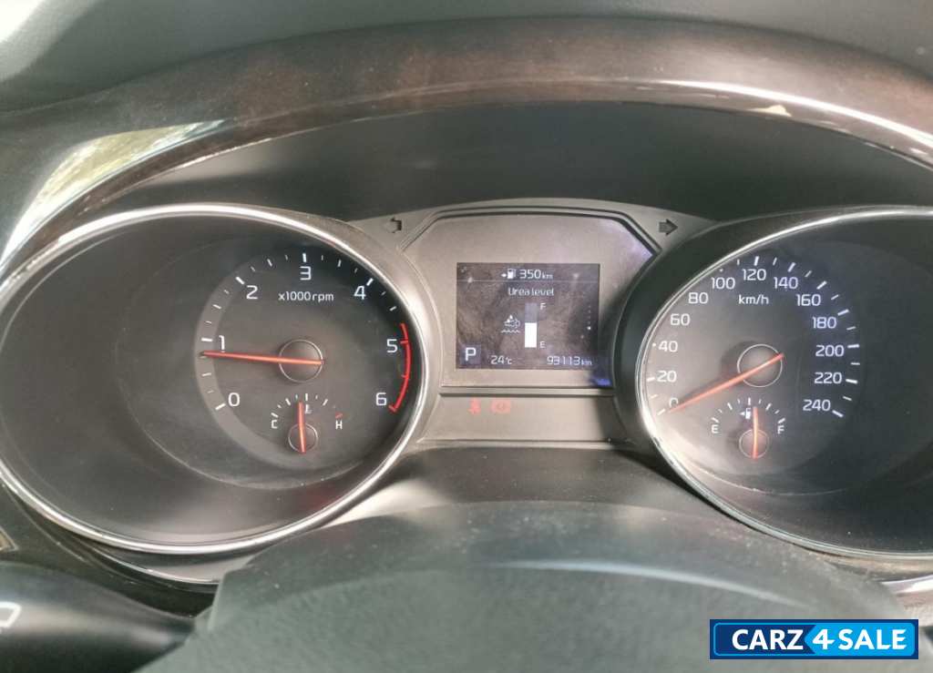 Black Pearl Kia Carnival Limousine auto