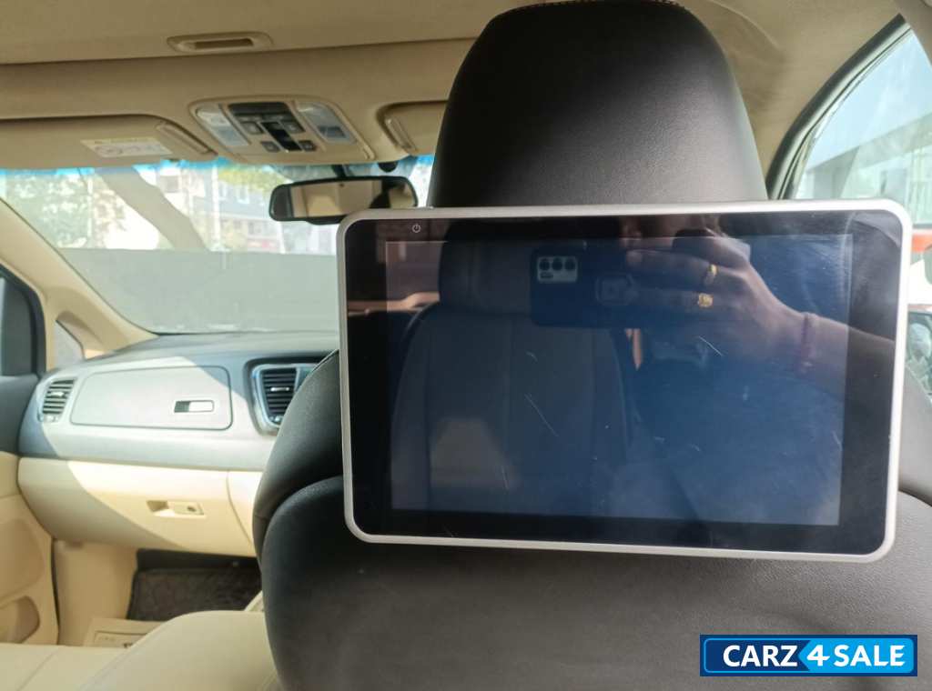 Black Pearl Kia Carnival Limousine auto