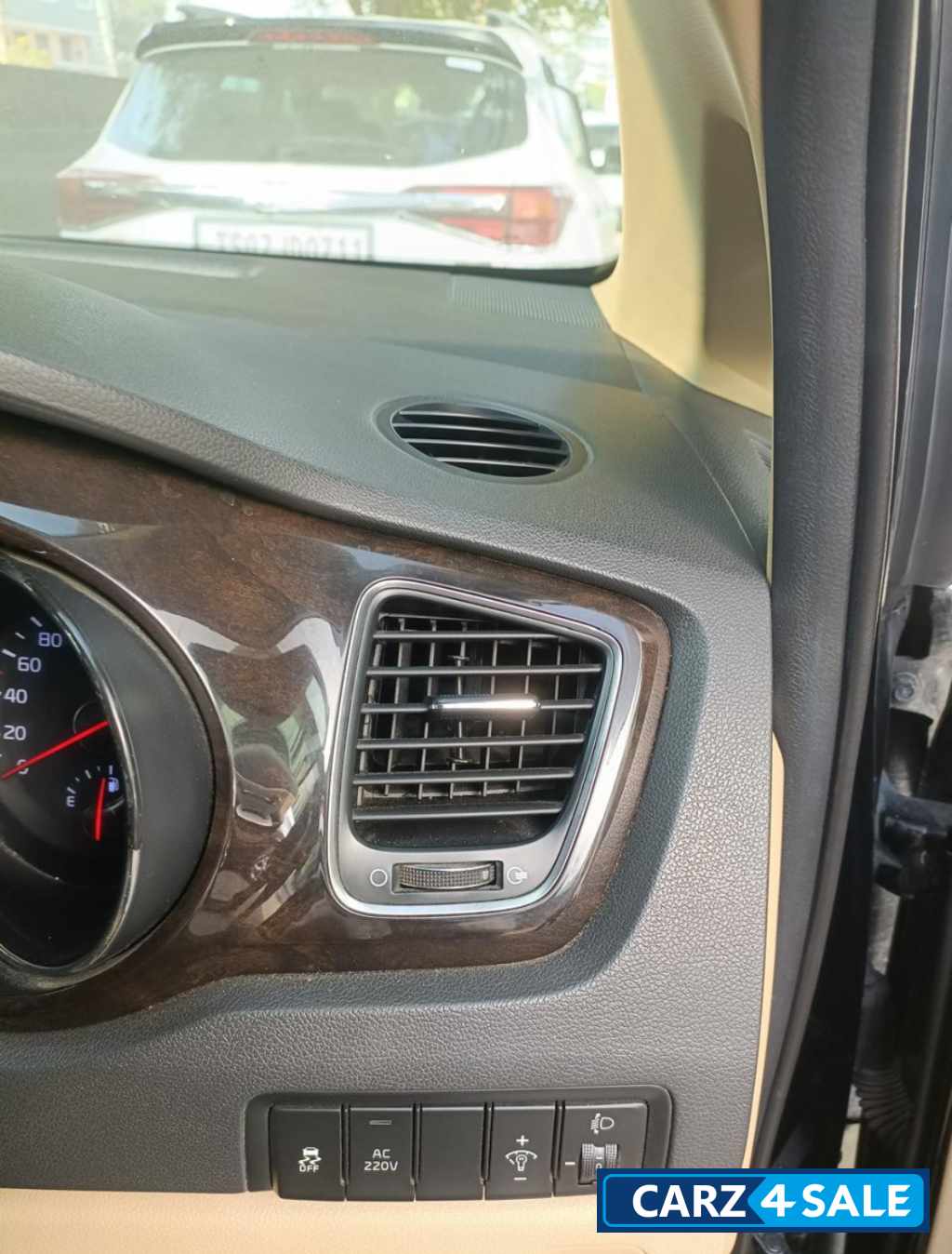 Black Pearl Kia Carnival Limousine auto