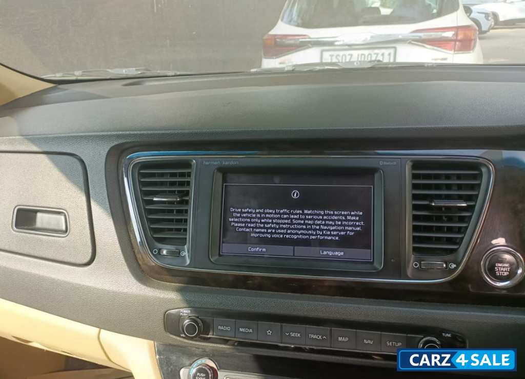 Black Pearl Kia Carnival Limousine auto