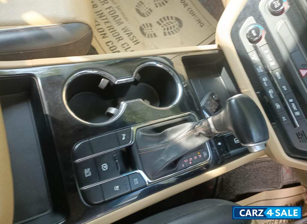 Black Pearl Kia Carnival Limousine auto