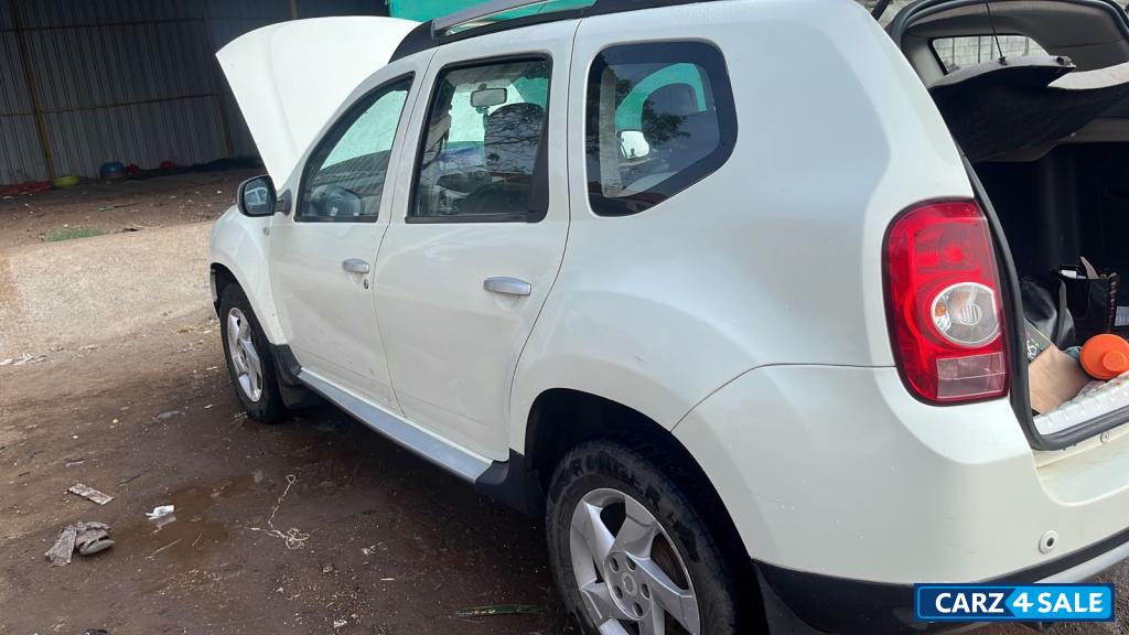 White Renault Duster 110 rxz White Renault Duster 110 rxz