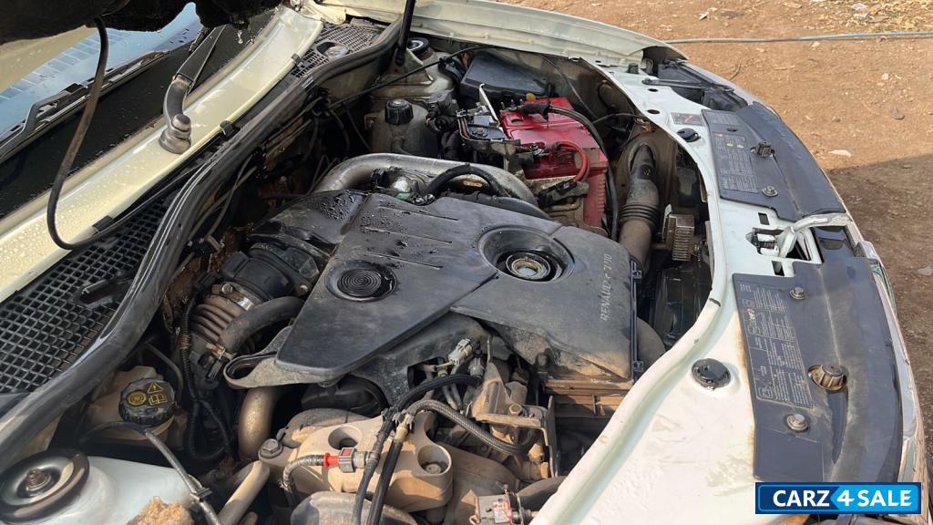 White Renault Duster 110 rxz White Renault Duster 110 rxz