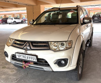 White Mitsubishi Pajero Sports