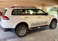 White Mitsubishi Pajero Sports