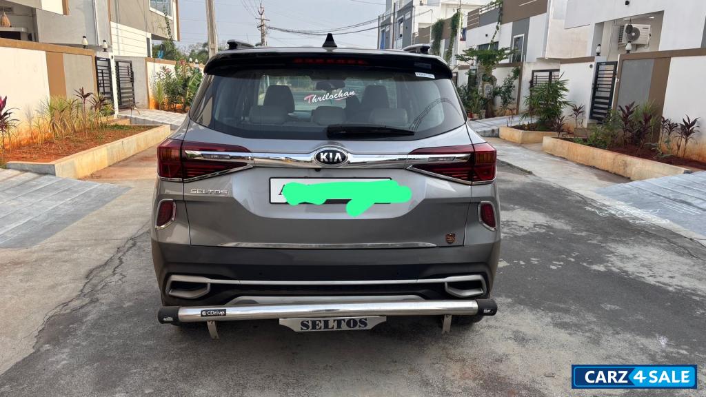 Steel Silver Kia Seltos HTX+