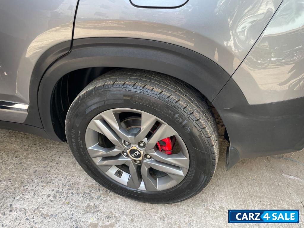 Steel Silver Kia Seltos HTX+