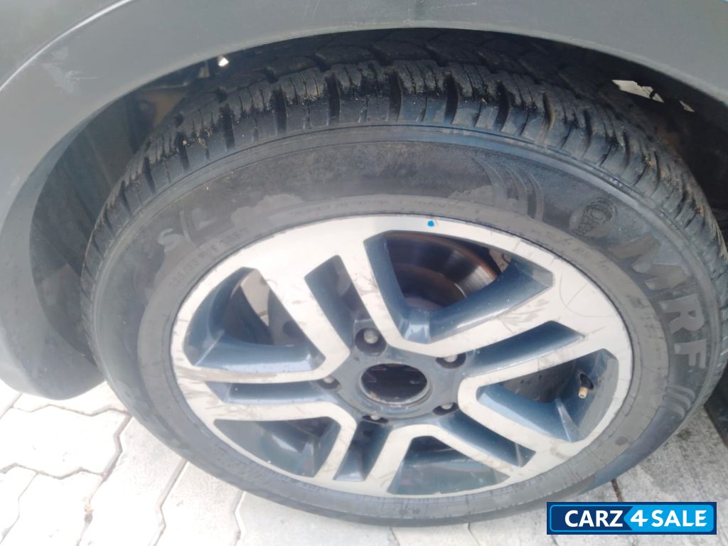 Dark Grey Tata Hexa HT 6 Seater Dark Grey Tata Hexa HT 6 Seater