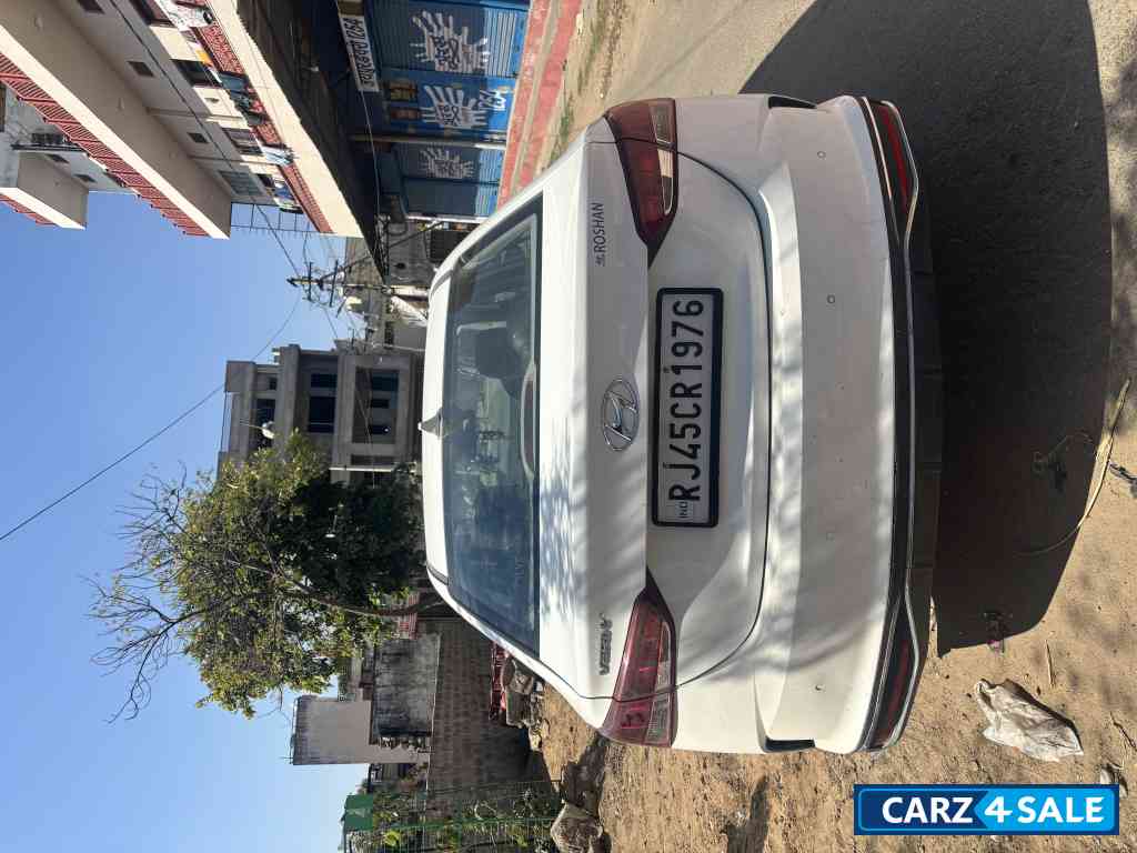 Hyundai Verna 1.5 MPI S+ MT