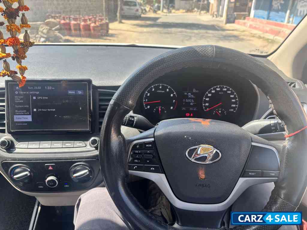 Hyundai Verna 1.5 MPI S+ MT