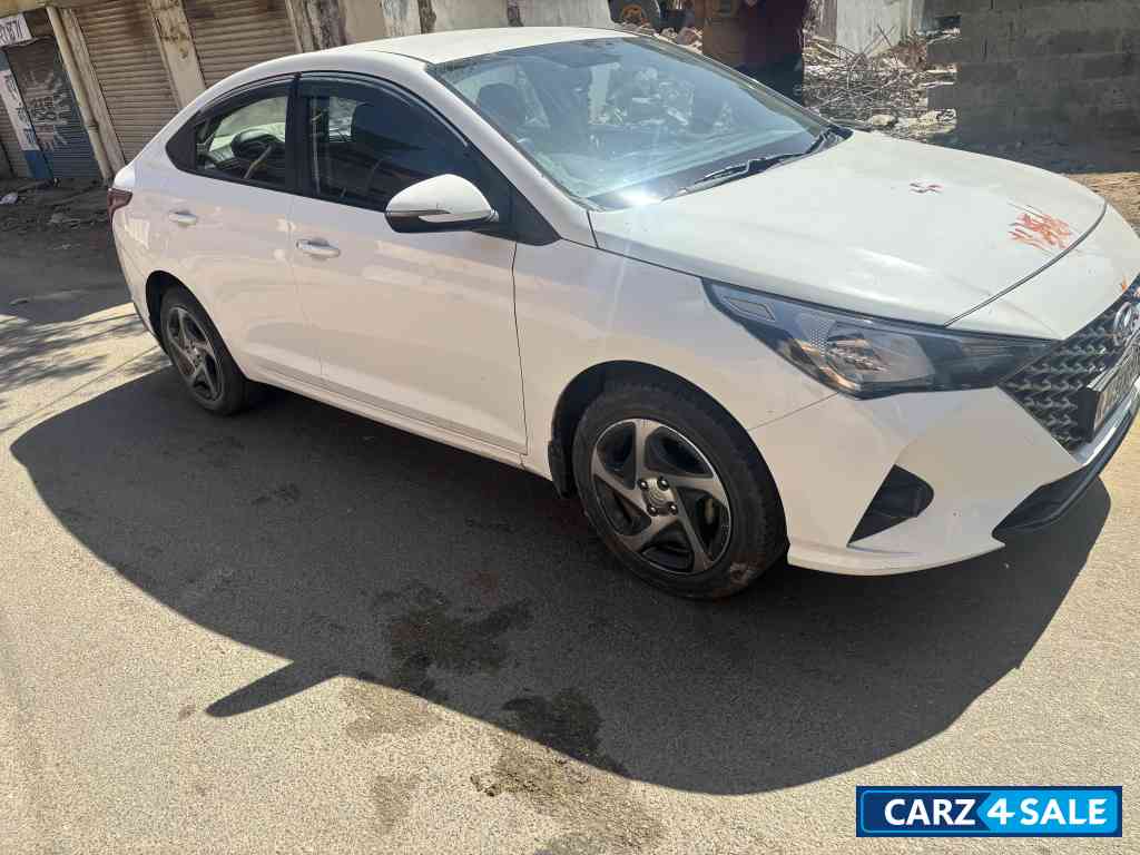 Hyundai Verna 1.5 MPI S+ MT
