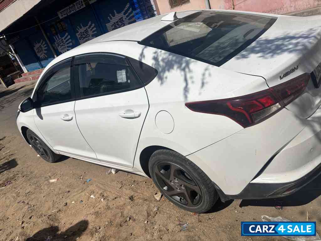 Hyundai Verna 1.5 MPI S+ MT