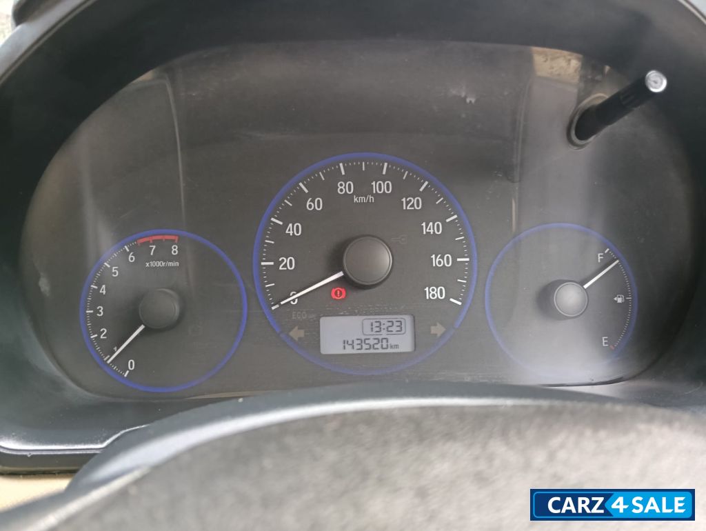 White Honda Amaze E MT